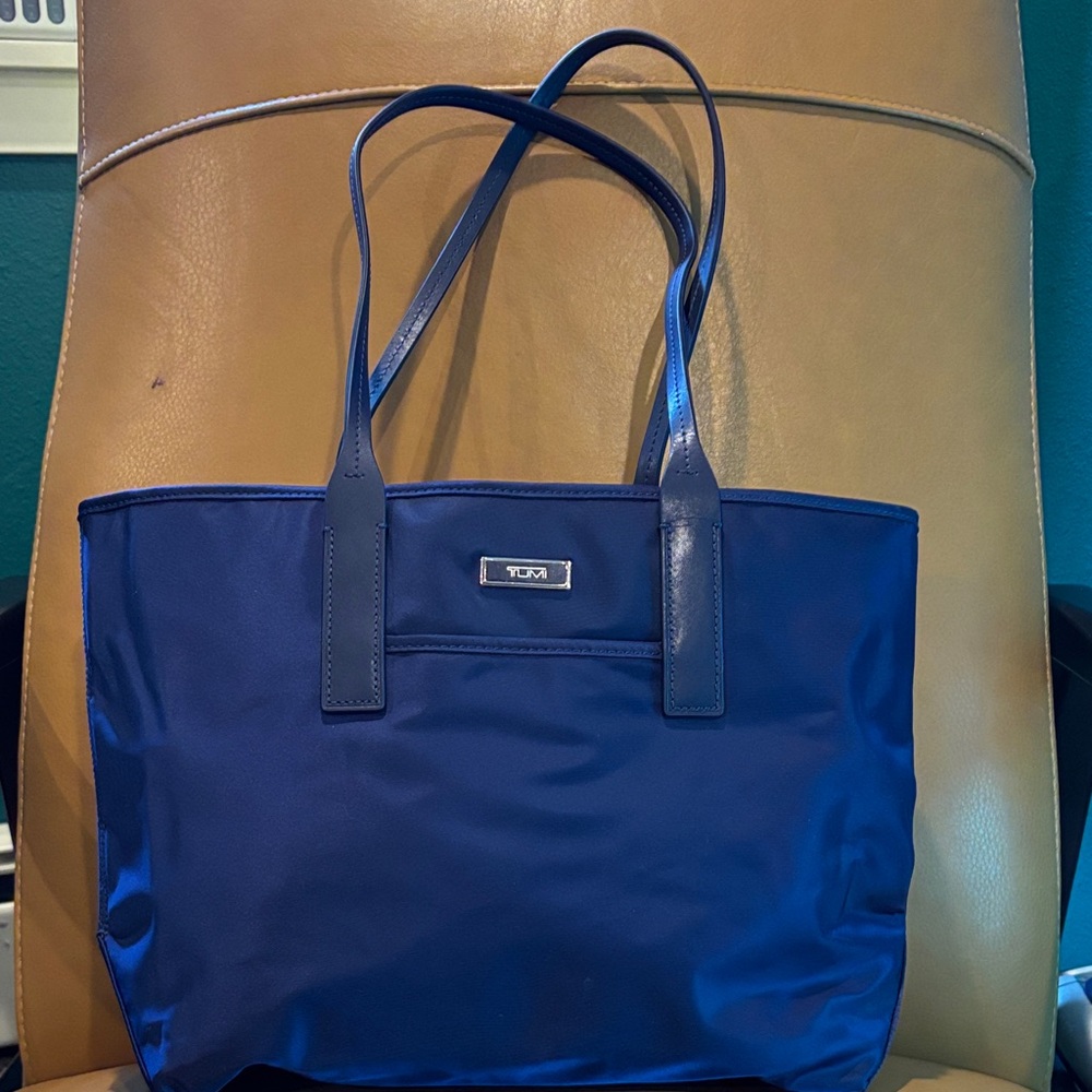 NWT Tumi Q Tote Shopper with Leather Straps